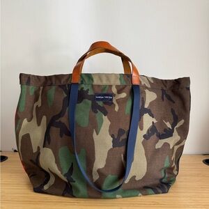 Parker Thatch XL / Camouflage Tote Bag with Leather Handles